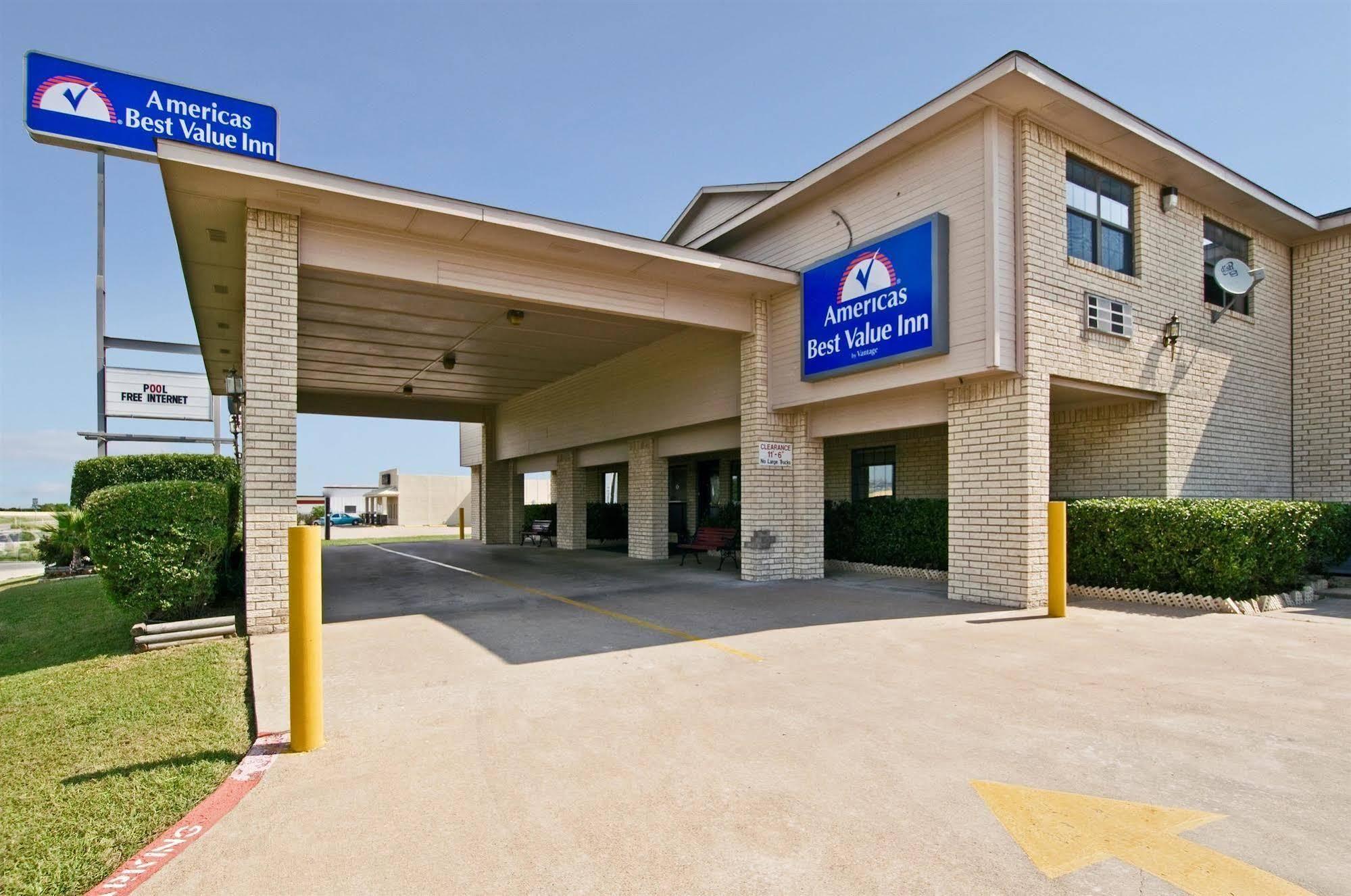 Americas Best Value Inn Midlothian Exterior photo