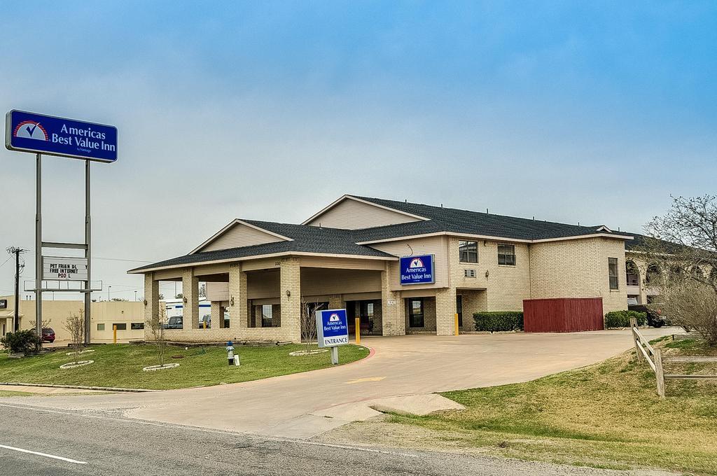 Americas Best Value Inn Midlothian Exterior photo